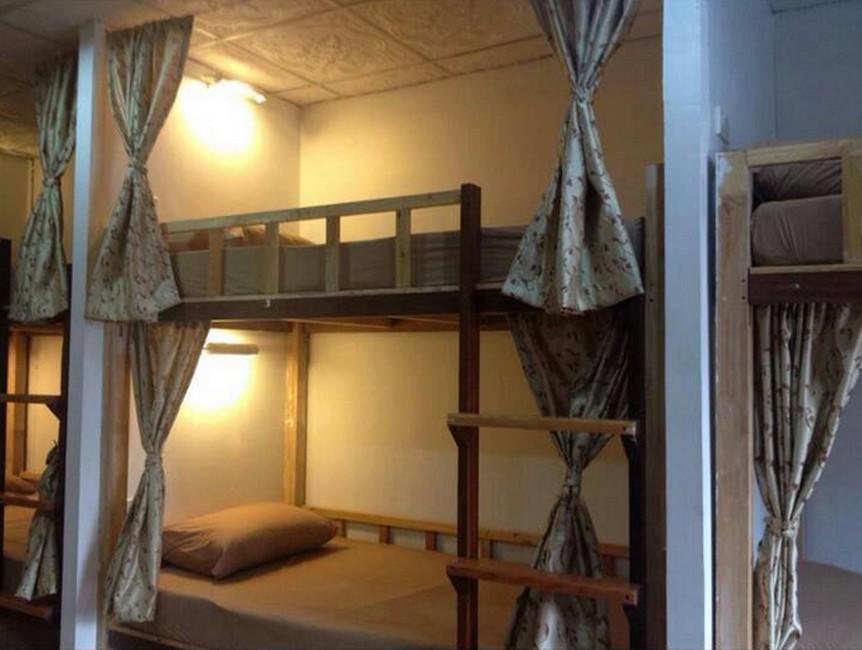 Rest Inn Dormitory Guesthouse Bangkok Exterior photo